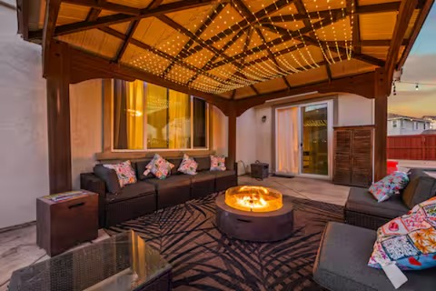Fire pit lounge
